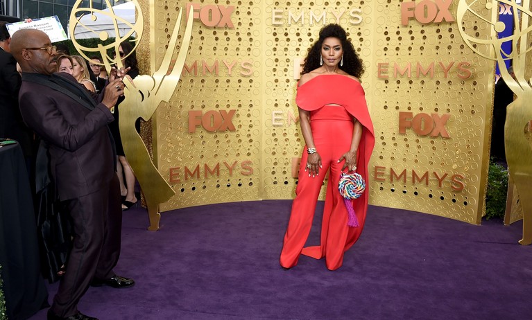 Ajang Emmys Awards 2019 kembali digelar Minggu (22/9) di Los Angeles. Berikut ini insertlive sajikan pakaian terbaik di red carpet versi Cosmopolitan.