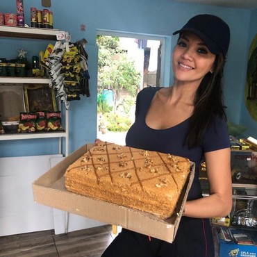 Foto Bersama Bayi Perempuan, Farah Quinn Sudah Menikah Lagi?