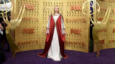 img-title Gaun Gwendoline Christie Dianggap sebagai Gaya Terburuk