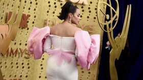 FOTO: Selebriti dengan Busana Terburuk di Emmy Awards 2019