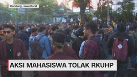 VIDEO: Aksi Mahasiswa Tolak RKUHP di Bandung