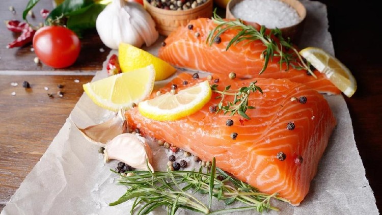 Kalau mau diet sekarang, enggak perlu nahan-nahan buat enggak makan malam, Bun. Coba menu salmon yang tinggi protein yuk!