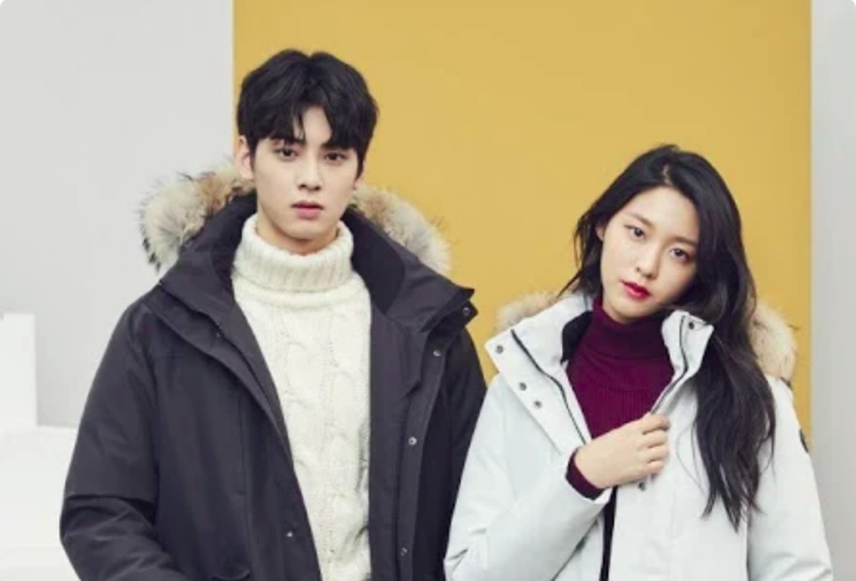 6 idol wanita ini jaga jarak saat berada di dekat Cha Eun Woo&comma; fans beranggapan hal itu terjadi mungkin karena ketampanan member ASTRO yang memukau tersebut&period; 