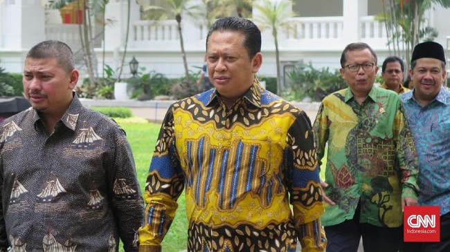 Ketua DPR Bambang Soesatyo menyebut Presiden Joko Widodo menginginkan undang-undang yang simpel, dan RKUHP bakal menjadi buku induk hukum pidana.