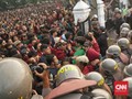 Bubarkan Aksi di DPRD Jabar, Polisi Tembakkan Gas Air Mata