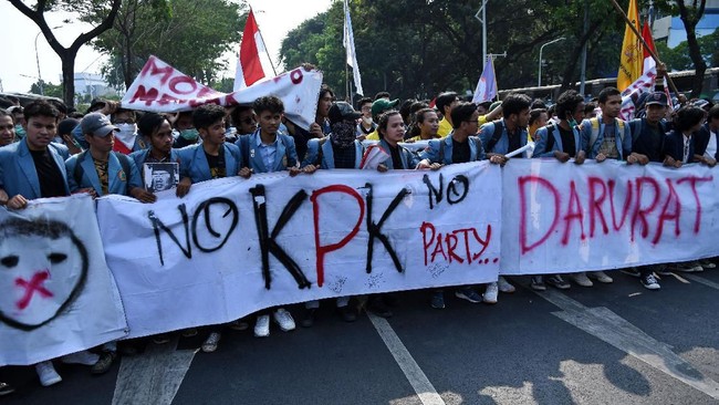 DEMA UIN Syarif Hidayatullah mengaku belum memiliki agenda untuk ikut demo menuntut penerbitan Perppu KPK, Kamis (17/10).