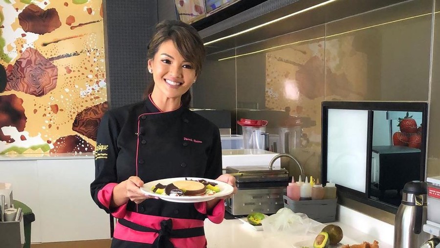 Perjalanan Karier Farah Quinn Sebagai Chef Kilas balik perjalanan karier Farah Quinn sebagai chef.