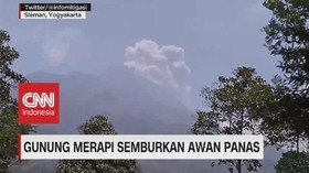 VIDEO: Gunung Merapi Semburkan Awan Panas
