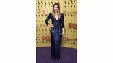 FOTO: Selebriti dengan Busana Terbaik di Emmy Awards 2019 Sejumlah selebriti tampil mempesona di atas karpet merah Emmy Awards 2019. Berikut deretan tampilan terbaiknya.