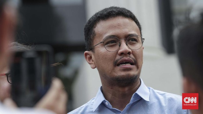 Setneg Klaim Penghapusan Ditjen Sesuai Situasi, Wamen Tak Politis Staf Khusus Mensesneg Faldo Maldini mengatakan penghapusan Ditjen Fakir Miskin Kemensos sesuai dengan t.