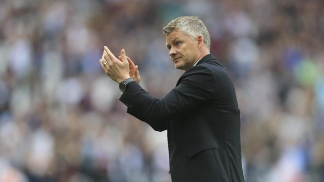 Ole Gunnar Solskjaer tidak takut dengan rumor pemecatan jelang laga Manchester United vs Liverpool pada lanjutan Liga Inggris.
