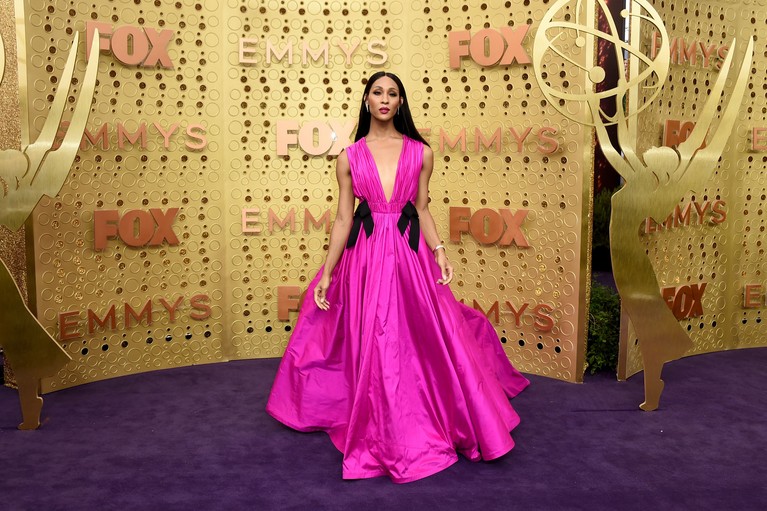 Ajang Emmys Awards 2019 kembali digelar Minggu (22/9) di Los Angeles. Berikut ini insertlive sajikan pakaian terbaik di red carpet versi Cosmopolitan.