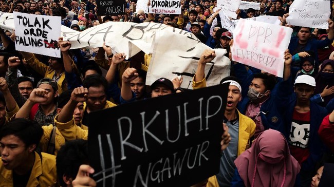 Wamenkumham Edward Omar mengatakan pihaknya telah menyosialisasi RUU KUHP ke 12 kota dan menggelar diskusi dengan sejumlah pihak, seperti ICJR.