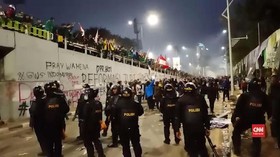 VIDEO: Senayan Sempat Ricuh saat Polisi Halau Mahasiswa