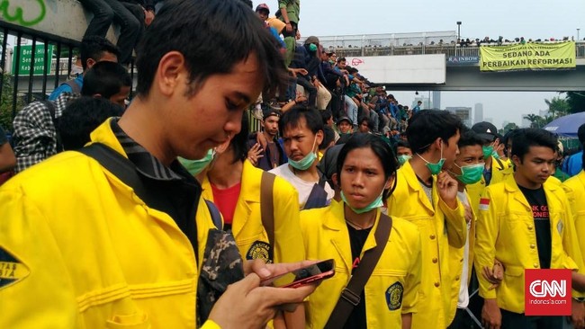 Para intelektual menganggap UI akan berada di bawah kendali penguasa dan tidak objektif ketika rektor dibolehkan menjabat komisaris perusahaan BUMN.