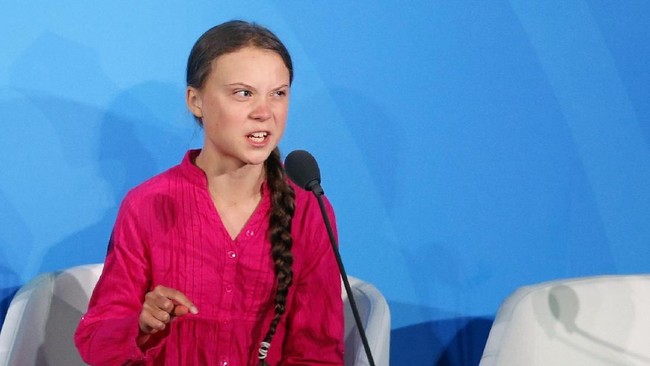 Dari depan gedung parlemen Swedia, Greta Thunberg mulai menjajaki panggung-panggung internasional untuk menantang pemimpin dunia menanggulangi perubahan iklim.