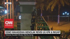 VIDEO: Demo Mahasiswa di Gedung DPR, Massa Jebol Pagar