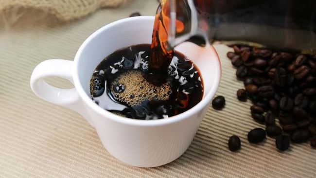 Tidak masalah jika ingin minum kopi setiap hari. Namun jaga agar asupannya tidak lebih dari empat cangkir atau setara dengan 400 mg kafein.