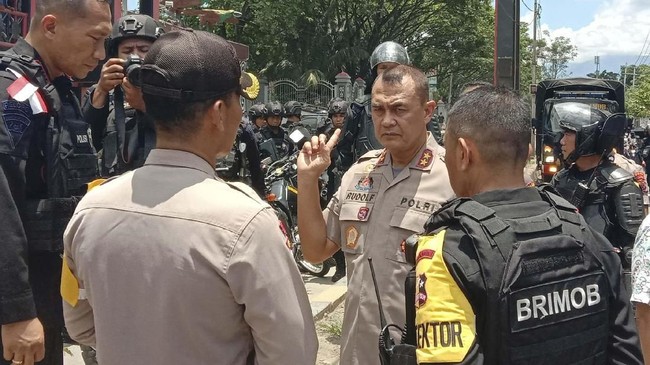 DPRD Provinsi Nusa Tenggara Timur (NTT) telah menyerahkan tiga calon penjabat (pj) gubernur ke Kementerian Dalam Negeri. Salah satunya jenderal polisi aktif.