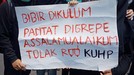 7 Spanduk Kocak Demo Mahasiswa Tolak RUU KUHP Di tengah demo mahasiswa tolak RUU KUHP yang sempat ricuh, ada beberapa spanduk kocak yang justru bikin tersenyum.