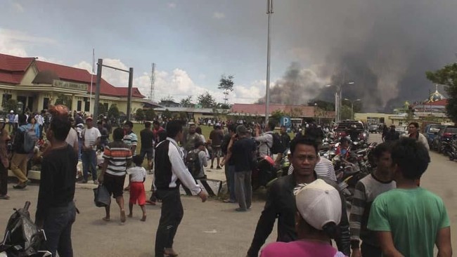 Polda Papua mengklaim situasi di Wamena, Papua mulai kondusif. Namun, sekitar 1.500 aparat gabungan TNI dan Polri masih diterjunkan untuk menjaga keamanan.