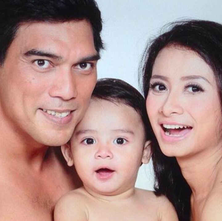 Dari pernikahannya, mereka dikaruniai anak laki-laki yang ganteng nih. (Foto: Instagram/ @febry_khey)