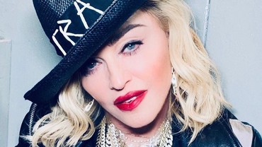 Dukung Putra Angkat Pakai Gaun Wanita, Madonna Tuai Kontroversi