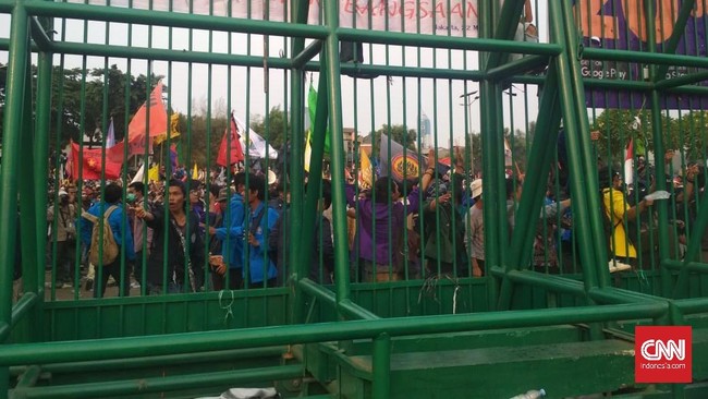 ELSAM khawatir penutupan akses internet menjadi tren untuk menekan suasana ricuh di sebuah negara.