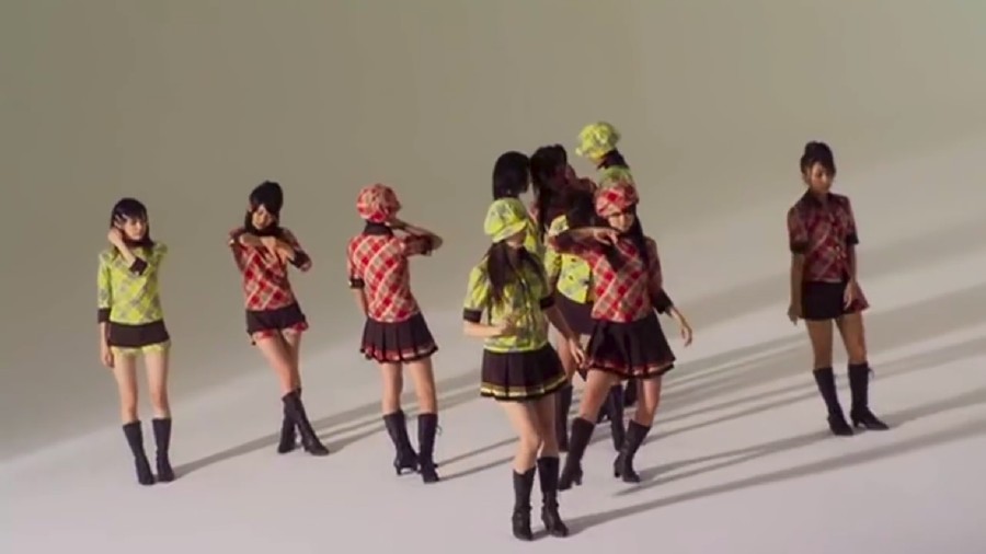 Tsubasa wa Iranai Ulasan mengenai sejumlah lagu AKB48 yang meraih penghargaan bergengsi.
