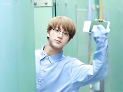 World Wide Handsome Beda, Jin BTS Terpilih Jadi Pria Berbusana Terbaik