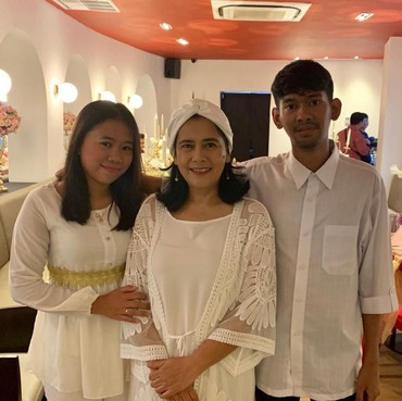 Istri Anak Bungsunya Positif Hamil, Lydia Kandou Umbar Kebahagiaan