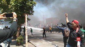 VIDEO: Demo Mahasiswa Makassar Ricuh