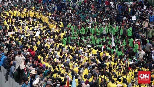 Menurut Anggota Komisi X DPR RI Ali Zamroni, pakta integritas dengan poin mengekang hak berpendapat sebagai kemunduran jika dipaksakan.
