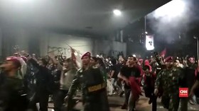 VIDEO: Sempat Audiensi, Massa Kembali Serbu Polisi