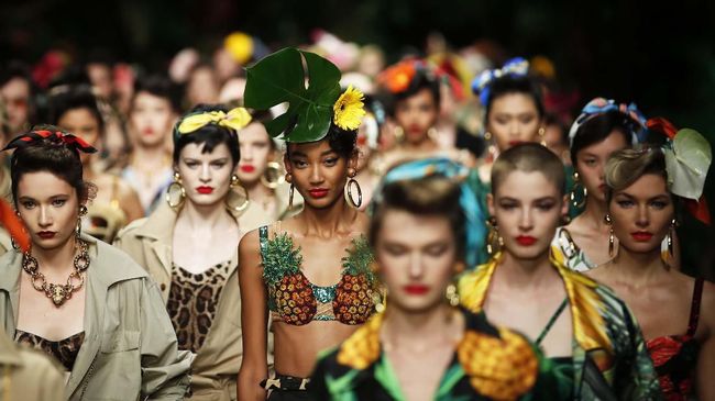 Rumah mode Italia Dolce & Gabbana mengumumkan bahwa mereka tidak akan lagi menggunakan bulu dalam koleksinya mulai tahun ini.
