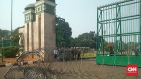 Kawat Berduri Dipasang di Depan DPR Antisipasi Demo Ricuh