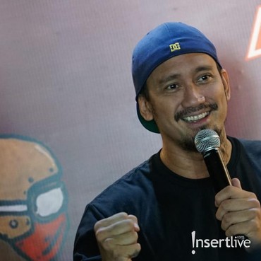 Tora Sudiro Pamer Foto bareng 4 Gadis, Netizen Langsung Ingin Besanan