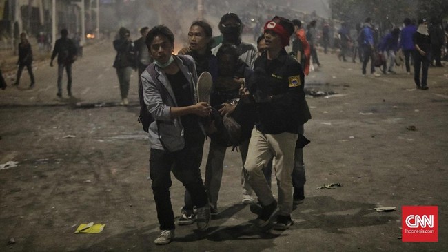 YLBHI mencurigai tindakan polisi yang diduga sengaja menyembunyikan orang yang mereka tangkap agar publik tidak mengetahui bekas luka akibat tindak kekerasan.