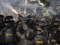 Halau Massa, Polisi Tembak Gas Air Mata ke Dekat Perumahan