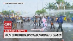 VIDEO: Rusuh! Polisi Bubarkan Mahasiswa dengan Water Canon