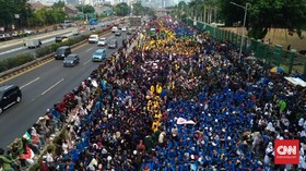 Mahasiswa Terus Berdatangan, Gedung DPR Disemuti Lautan Massa