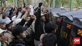 Aksi #SurabayaMenggugat, Polisi Amankan Puluhan Pelajar