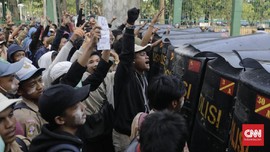 Aksi #SurabayaMenggugat, Polisi Amankan Puluhan Pelajar