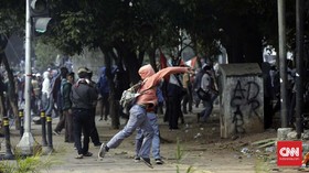 Kronologi Tawuran Pelajar Masuk Mal di Depok