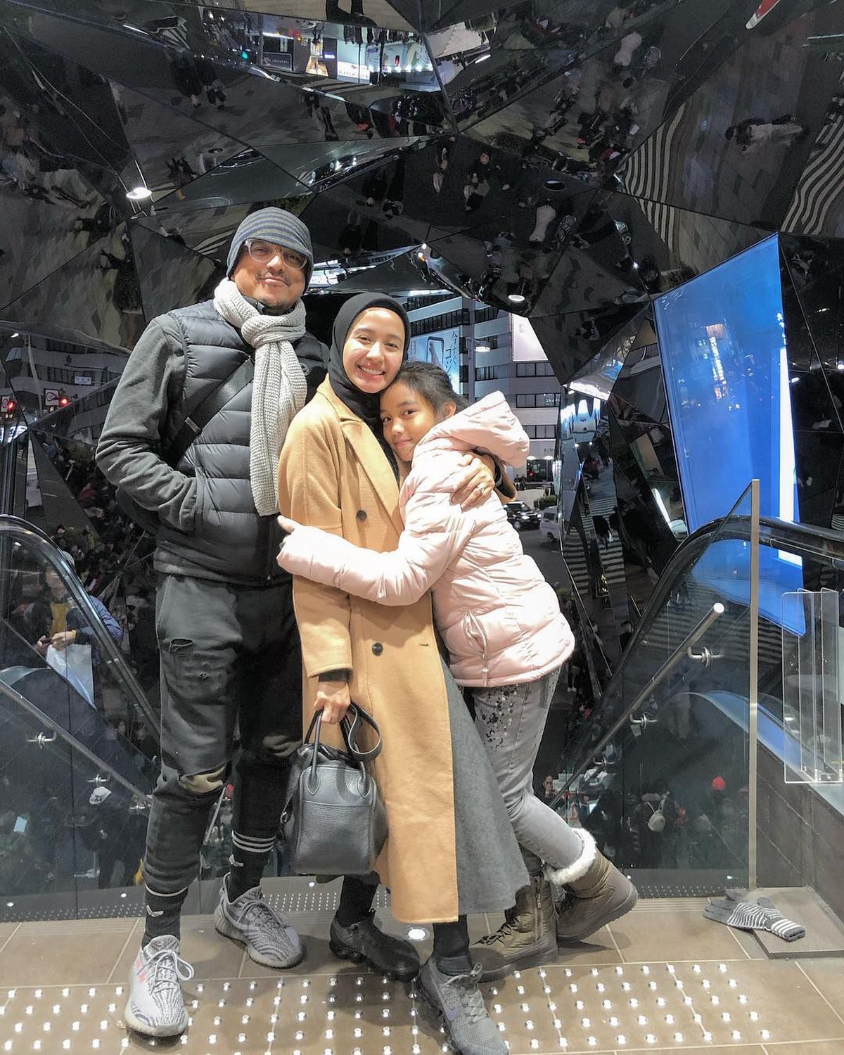 Laudya Chyntia Bella dan Engku Emran sudah saling unfollow akun Instagram&period; Hubungan keduanya dikabarkan sedang tidak baik-baik saja&period;