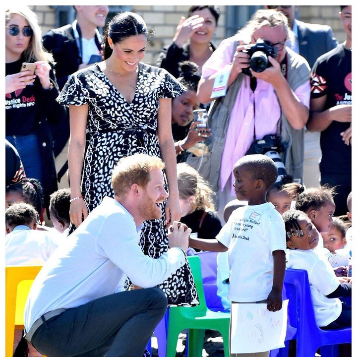 <p>Meghan Markle dan Pangeran Harry bersama putranya, Archie Harrison mengunjungi Afrika Selatan, Bun. (Foto: Instagram @sussexroyal)</p>