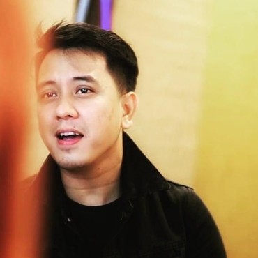 Pelantun Entah Apa yang Merasukimu Buat Netizen Patah Hati