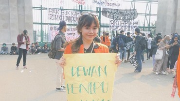 img-title Eks Personel JKT48 Juga Turun Ikut Demo Mahasiswa di DPR