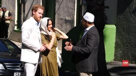 VIDEO: Harry dan Meghan Kunjungi Masjid Tertua di Afrika