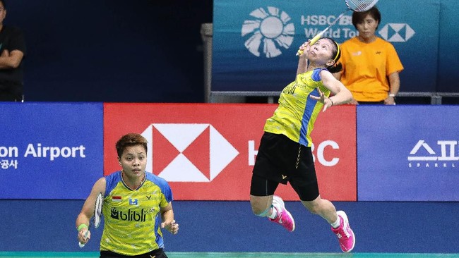 Ganda putri Indonesia Greysia Polii/Apriyani Rahayu lolos ke semifinal Toyota Thailand Open 2021 setelah menang dua gim atas Alexandra Boje/Mette Poulsen.